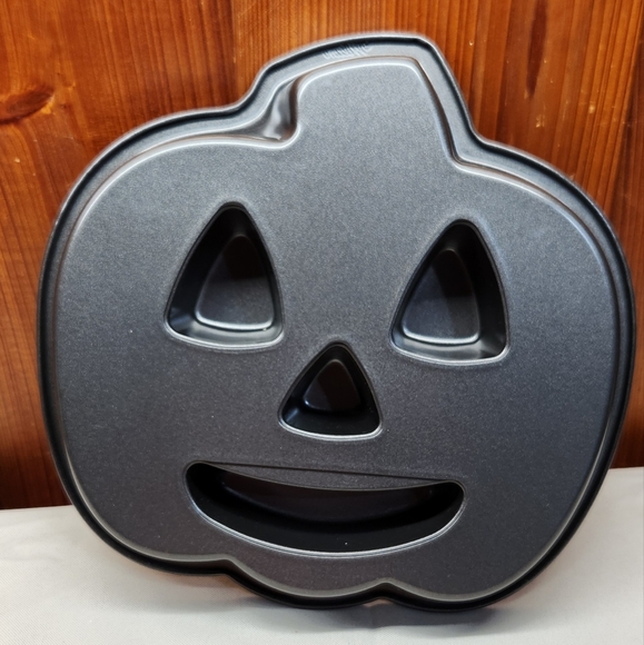Wilton Other - Wilton Black Pumpkin Cake Pan